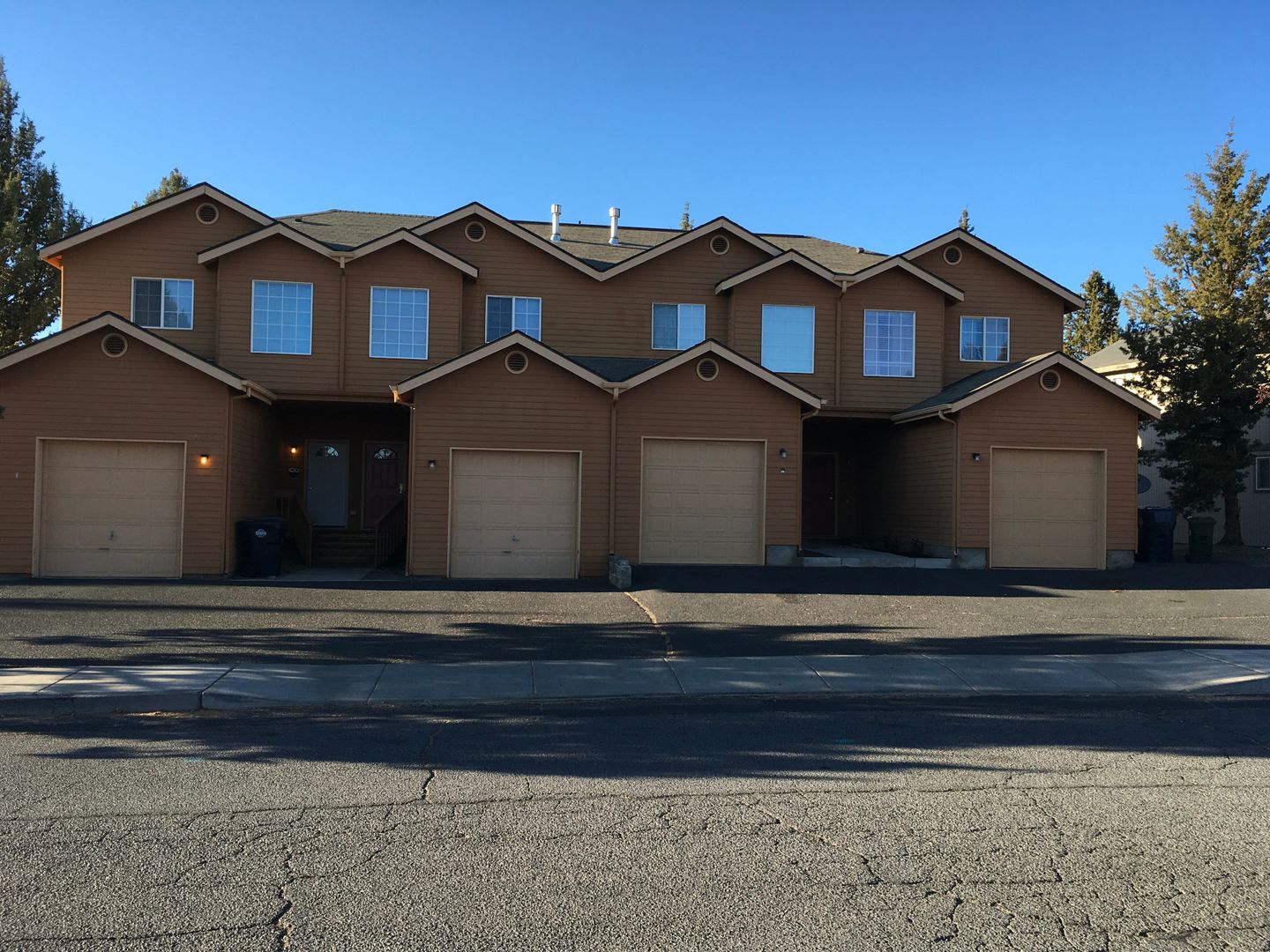 Bend Apartment: 2305 NE Holliday Ave