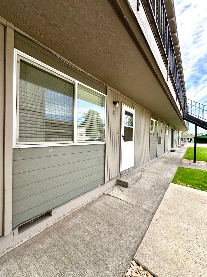 Redmond Apartment: 1620 SW Lava Avenue