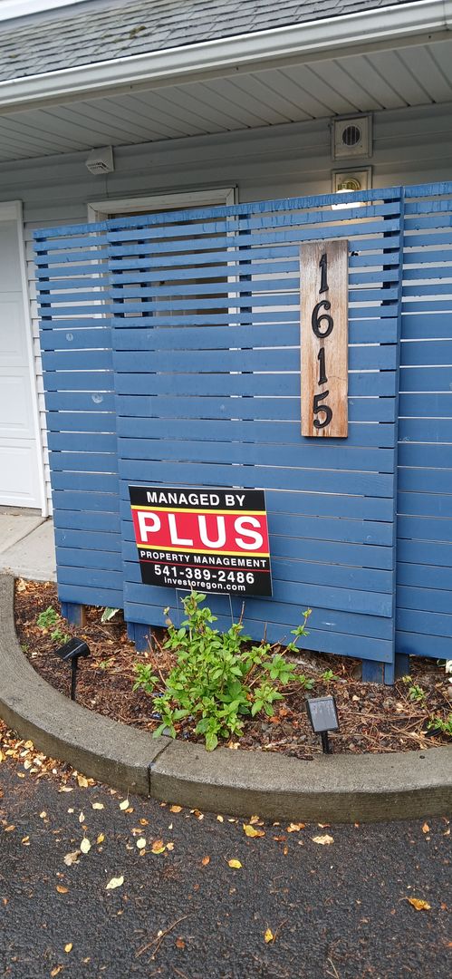 Bend Apartment: 1615 NW Portland