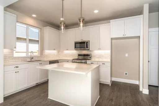 Listing photo thumbnail