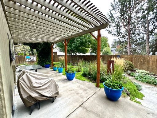 Listing photo thumbnail