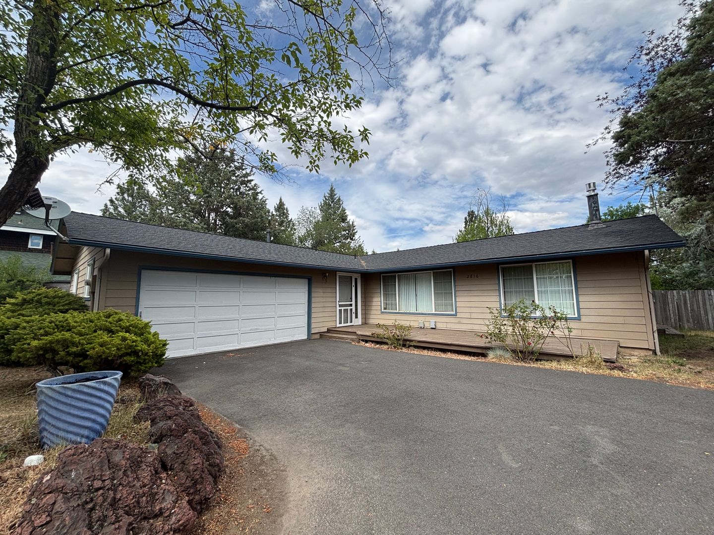 Bend House: 2816 NE Lapoint Ct