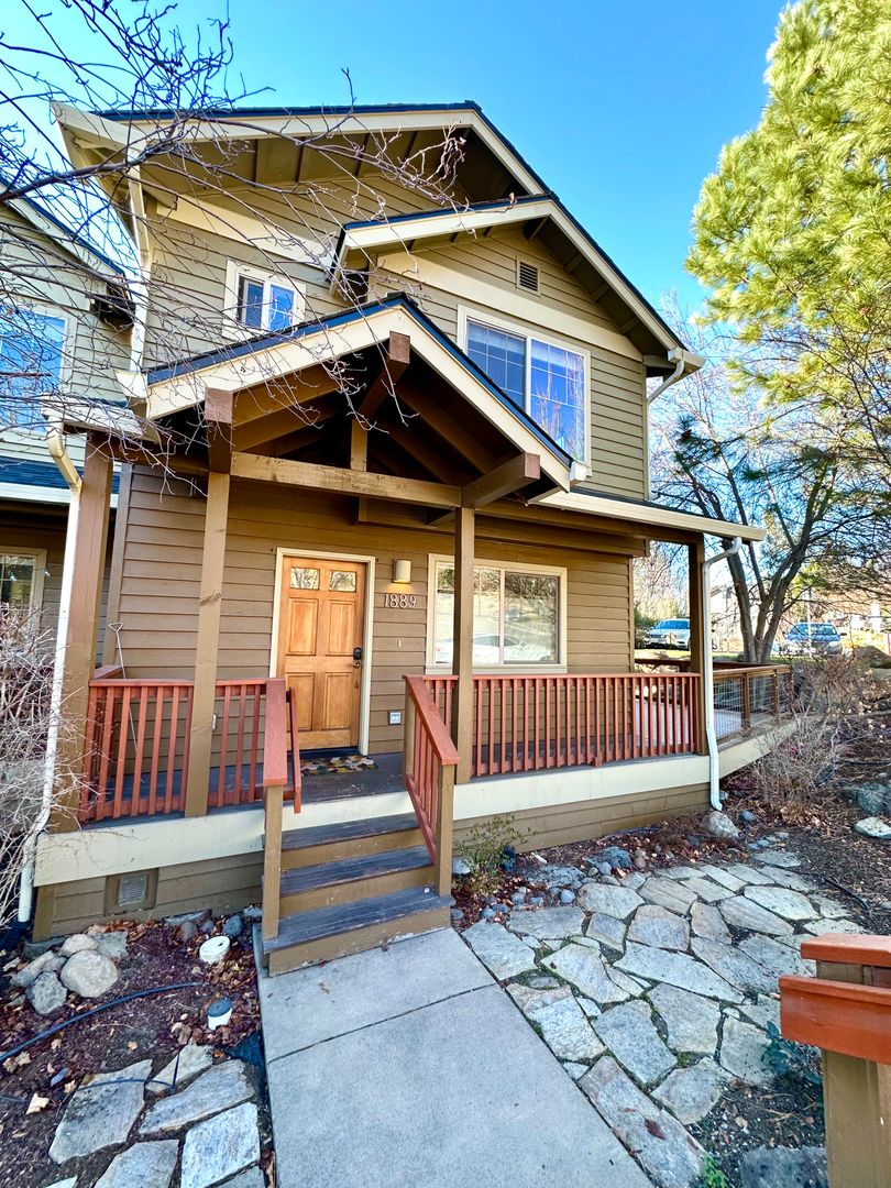 Bend House: 1889 NW Monterey Pines Drive