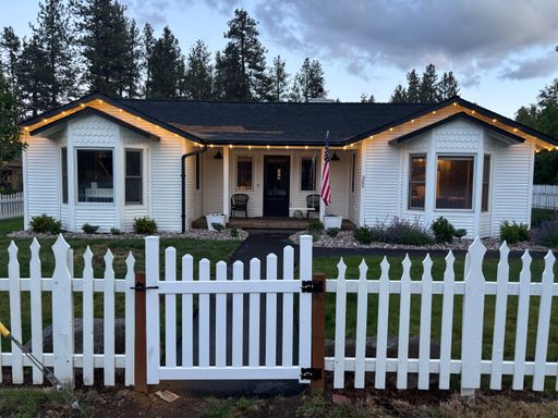 305 W Washington, Sisters, OR 97759