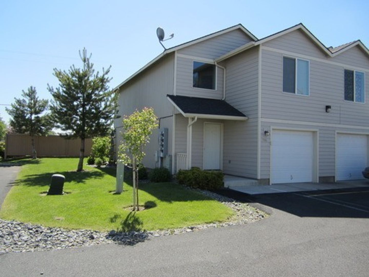 Redmond Townhome: 1456 SW 16th St.