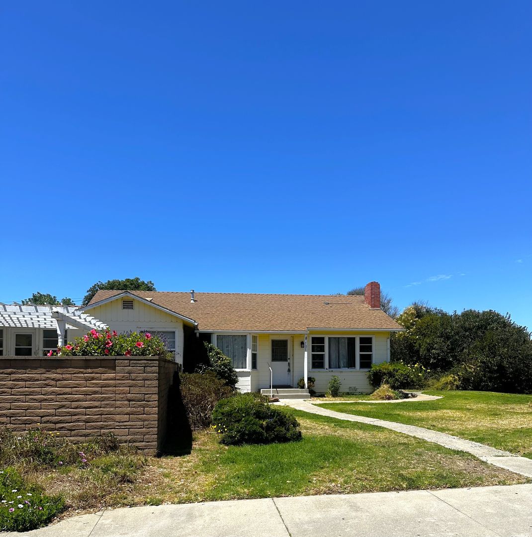 Lompoc House: 707 West Cypress Avenue