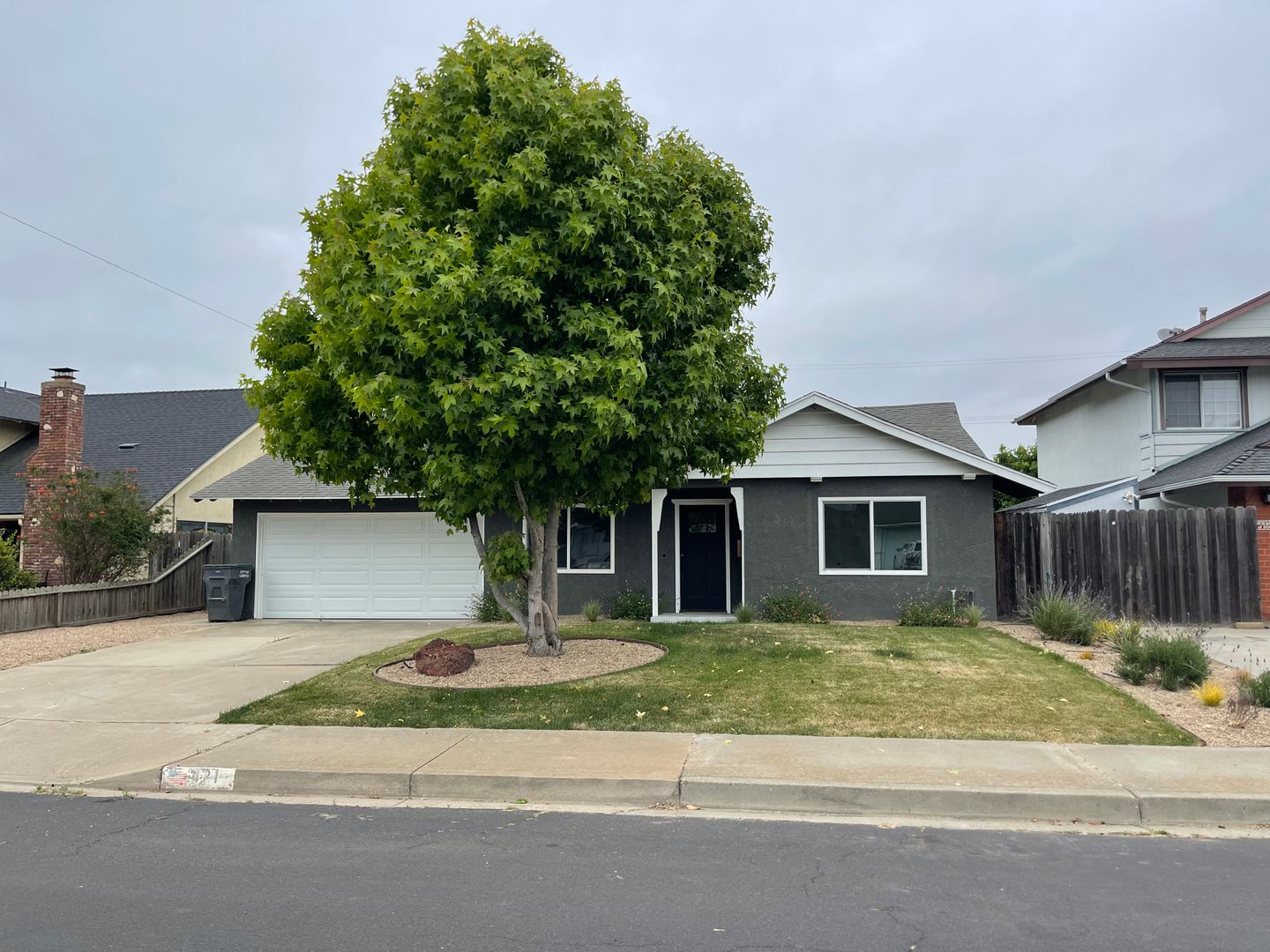 Lompoc House: 121 Huntington Place