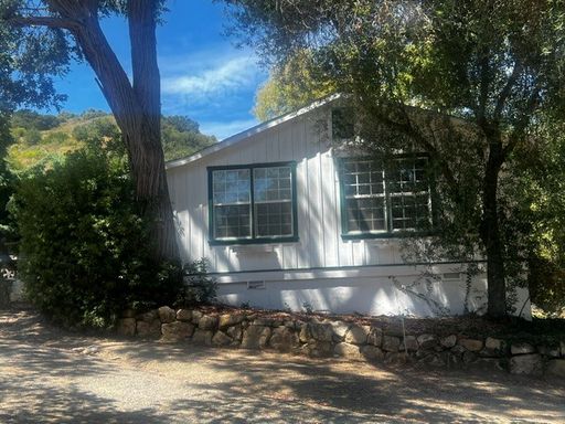 RUSTIC RANCH RETREAT WITH CHARACTER & CHARM