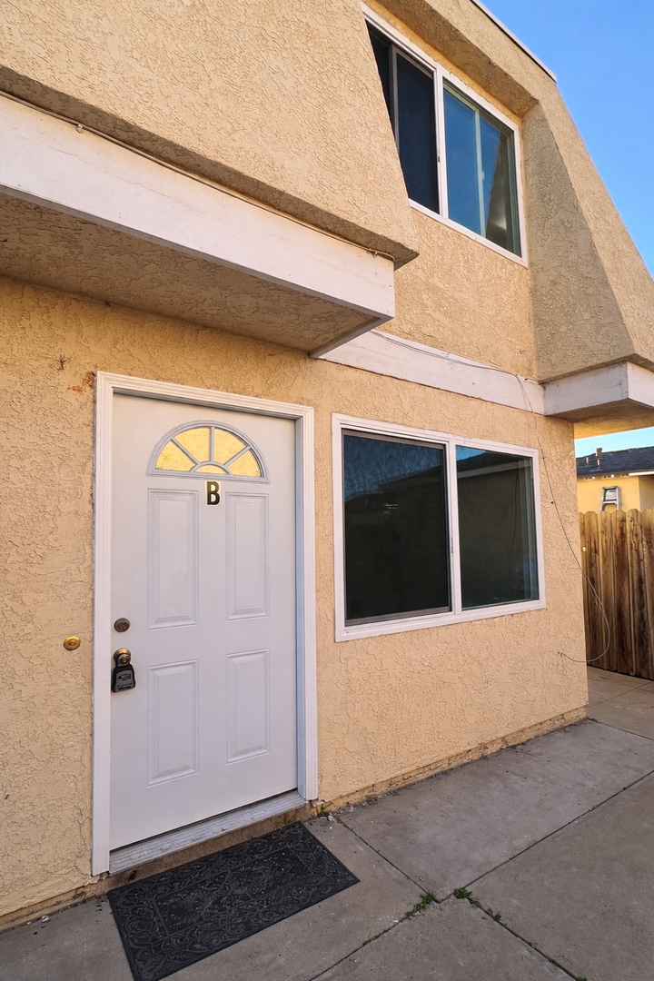 Santa Maria Apartment: 717 E Boone Street