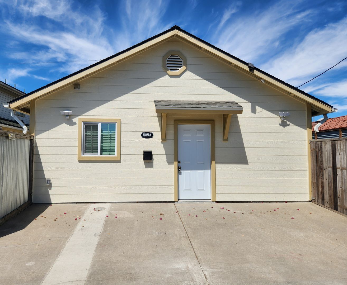 Lompoc House: 805 E. Maple Avenue, Unit A