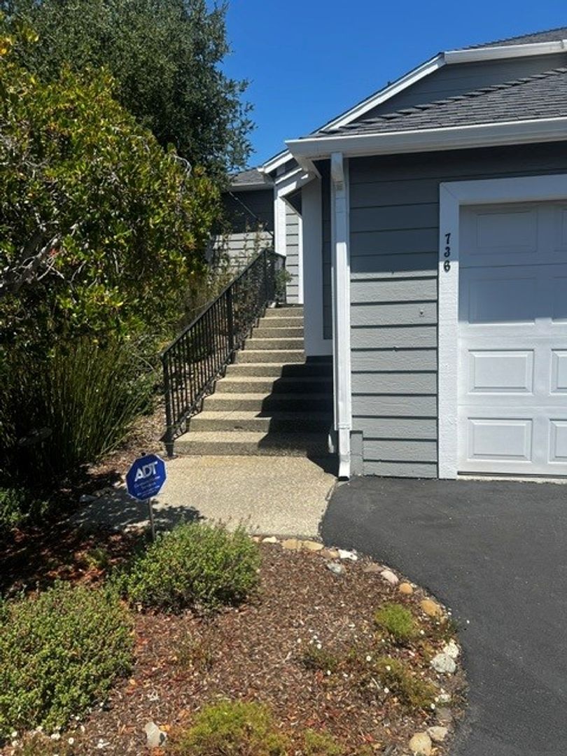 Solvang Condo: 736 Hillside Drive