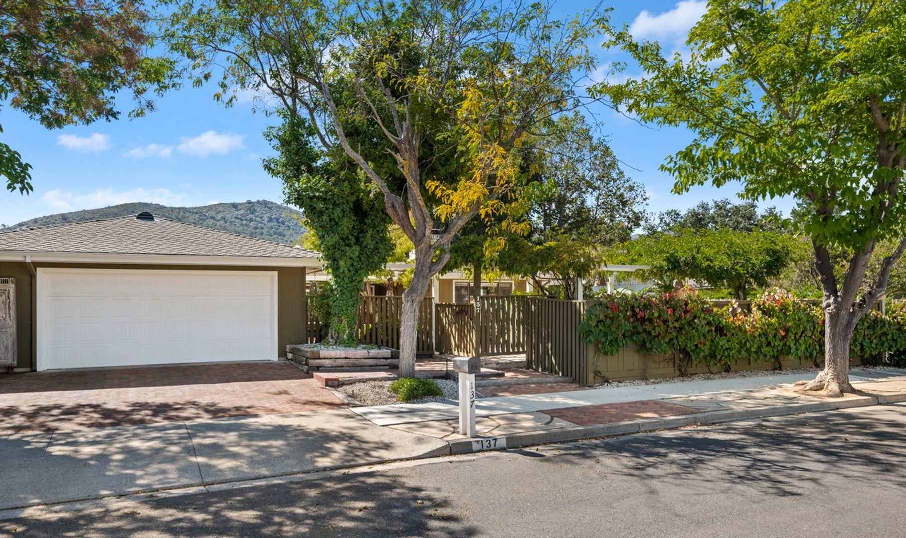 Solvang House: 137 3rd Street