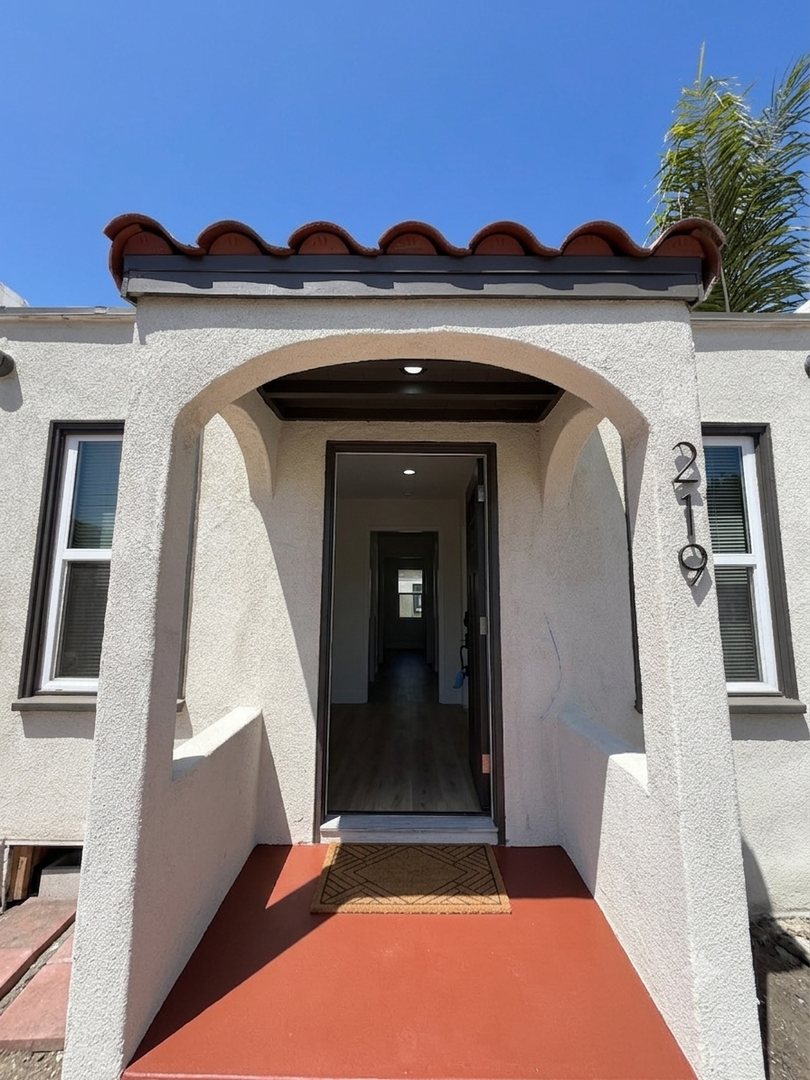 Lompoc Apartment: 219 South G Street