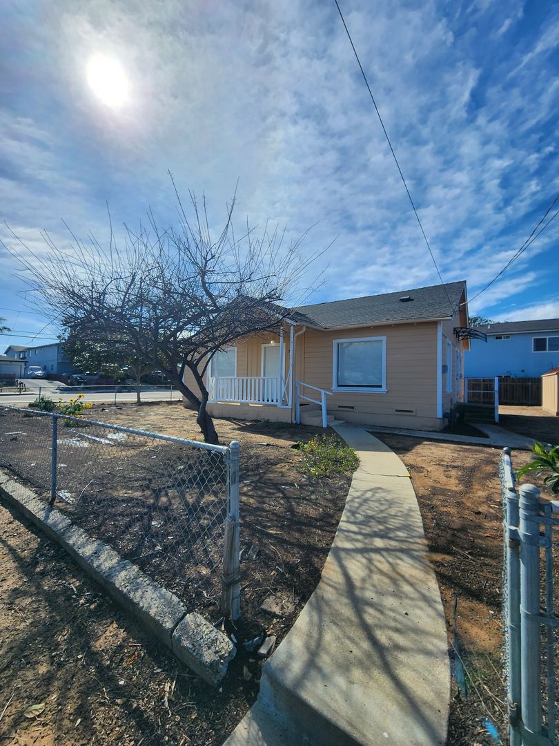 Grover Beach House: 290 South 10th Street