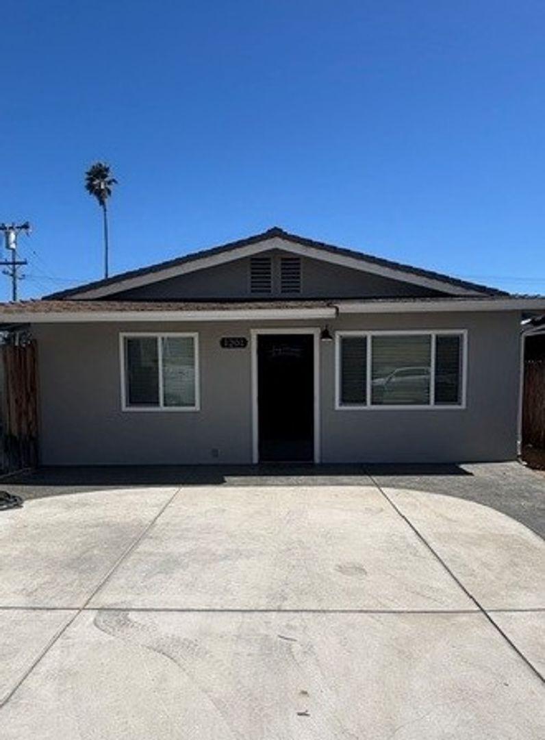 Arroyo Grande House: 1201 Russ Court