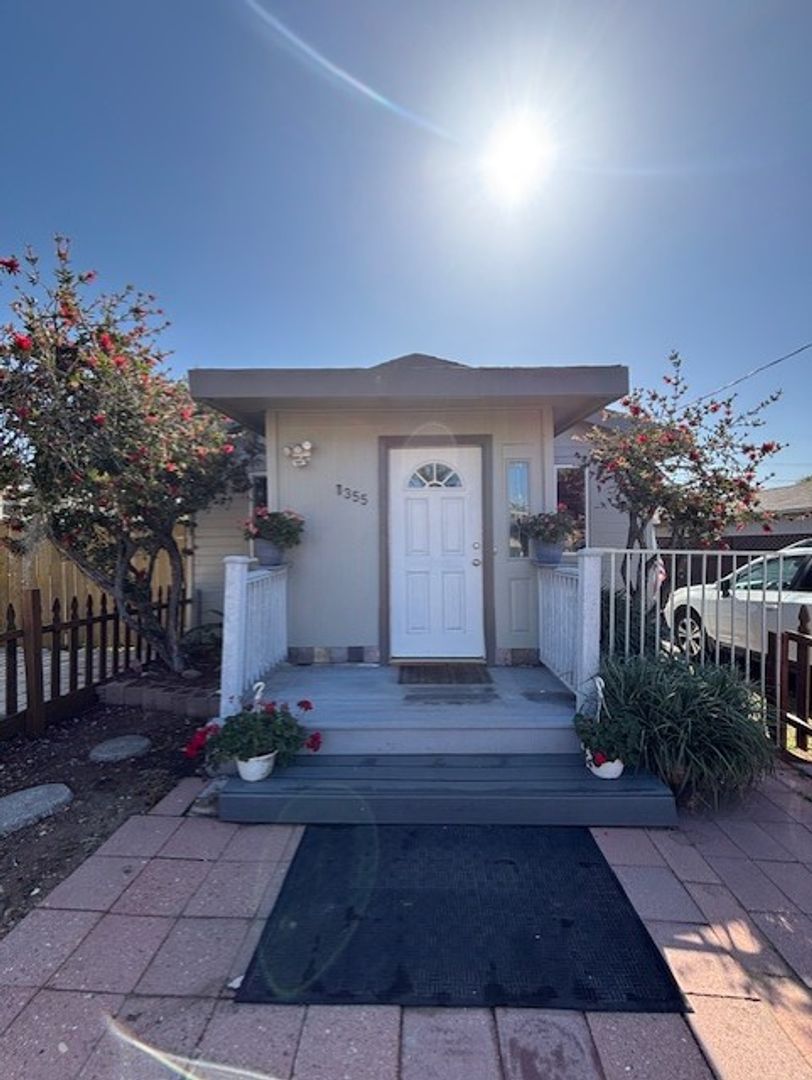 Oceano House: 1355 22nd Street