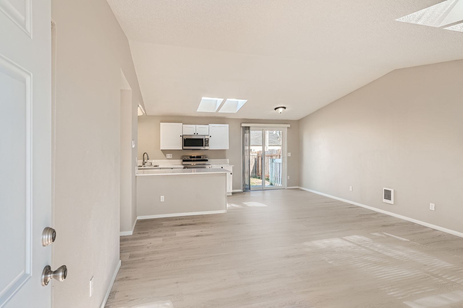 Tacoma Apartment: 209 E 36th St