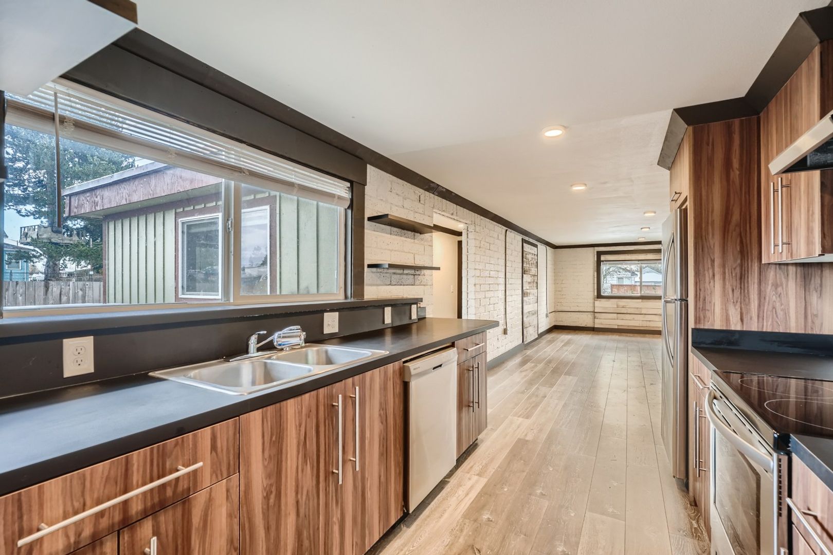 Tacoma Apartment: 415 E 84th St