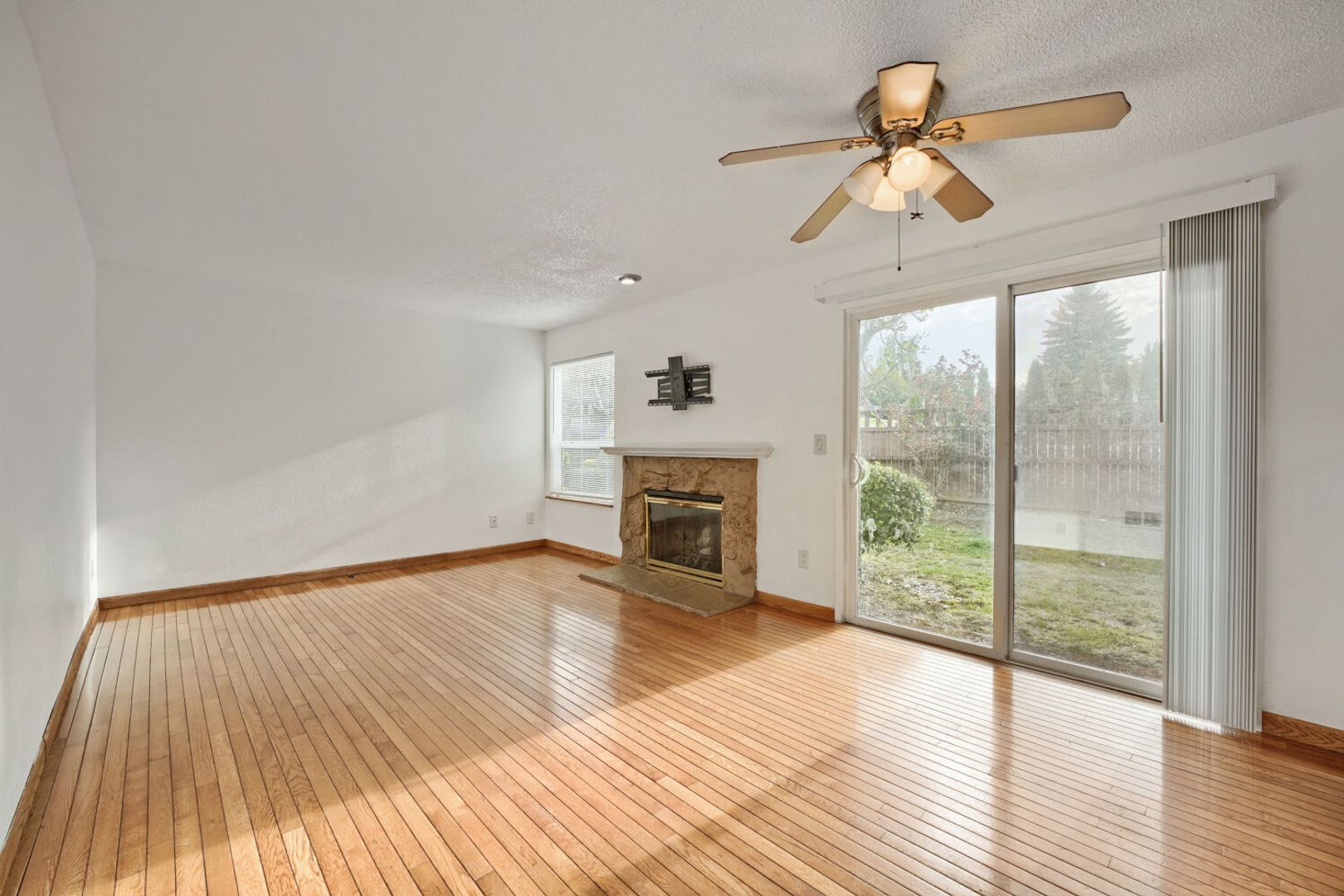 Kent Condo: 23613 112th Ave SE J-103