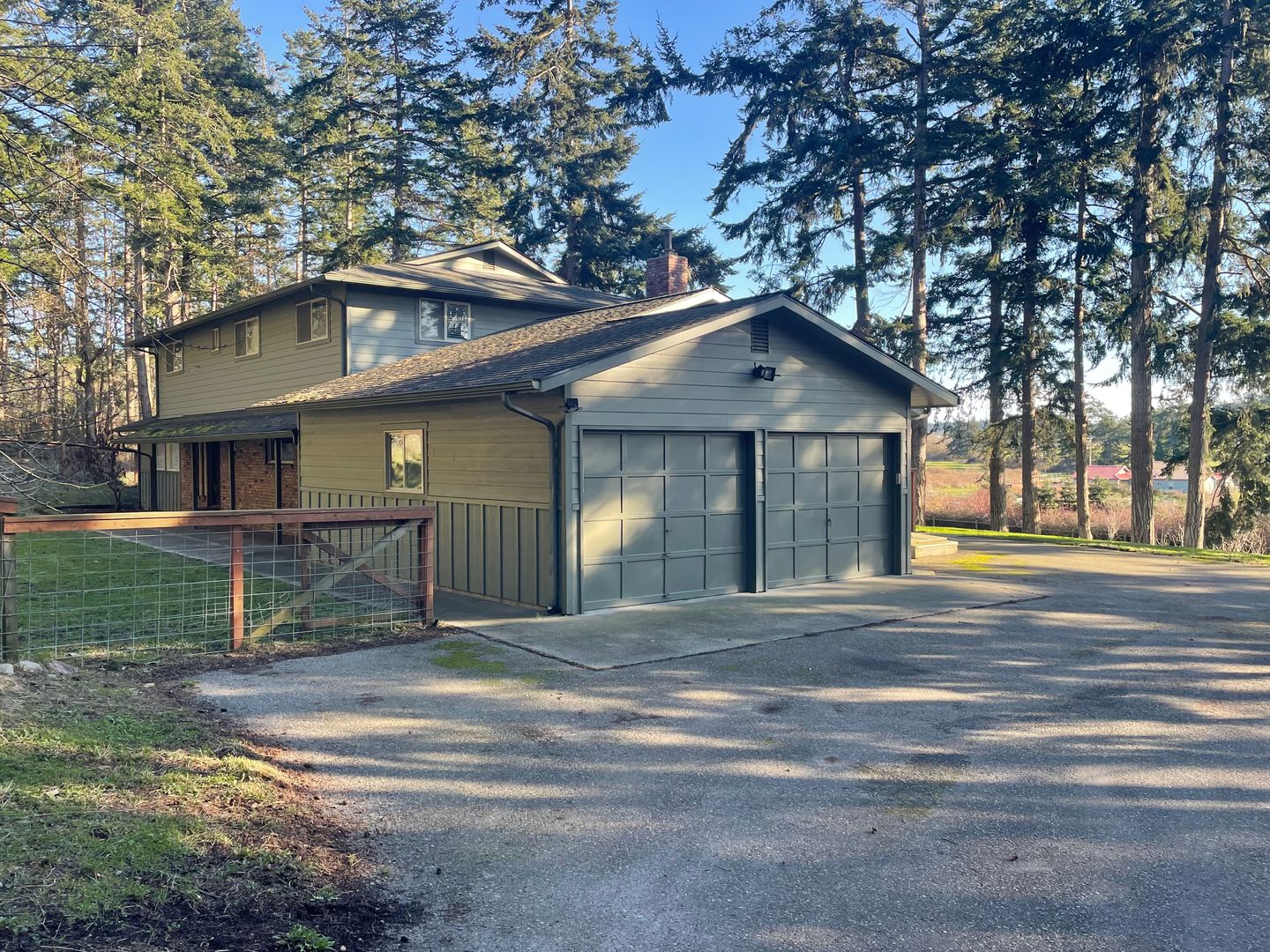 Oak Harbor House: 1561 McKinnon Dr.