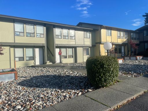 ***PENDING APPLICATION***Great 2 Bedroom Apartment! Near Schools! W/S/G Paid!
