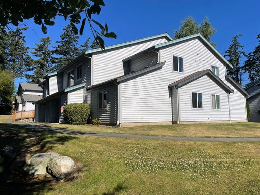 Fantastic 2 Bedroom Apartment Close to Town and Base!