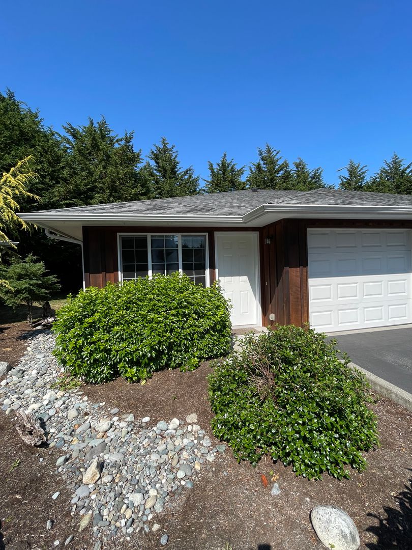 Oak Harbor Apartment: 1301 SW Swantown Avenue