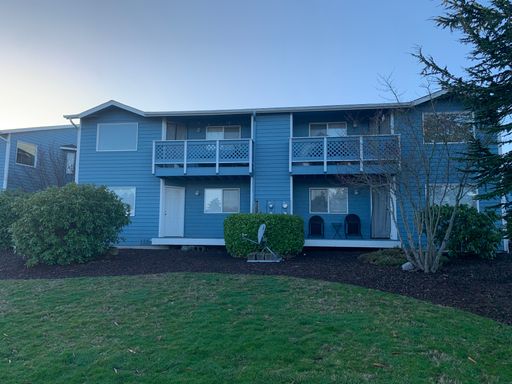 Oversized 2 Bedroom Condo Near NAS Whidbey & Shopping! – photo 1
