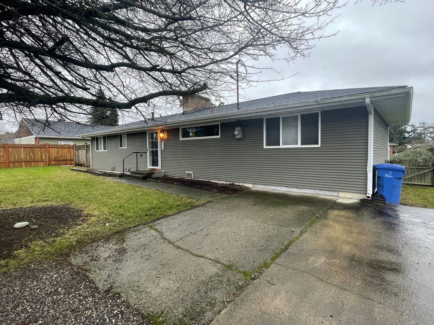 Oak Harbor House: 711 NE 7th Ave