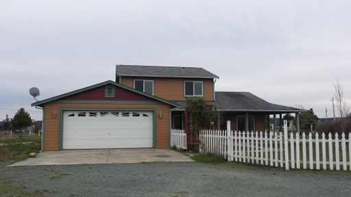 ***PENDING APPLICATION***Lovely Home with Breathtaking views