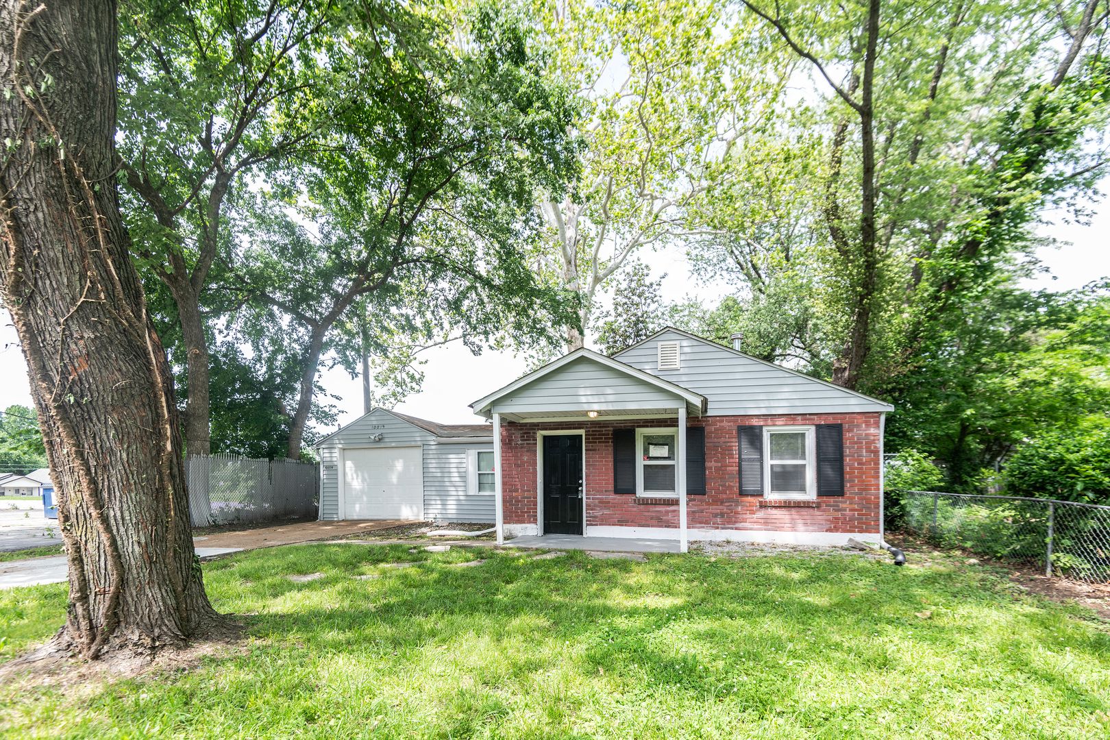 Saint Louis House: 10019 Northgate