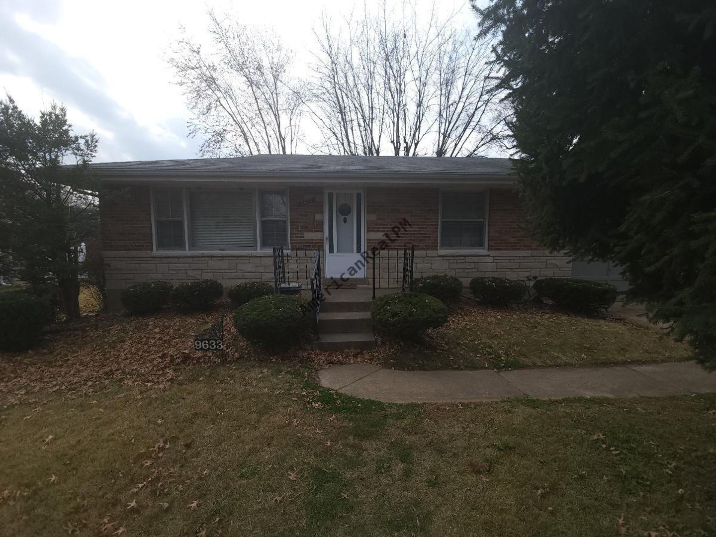 Saint Louis House: 9633 Duluth Dr