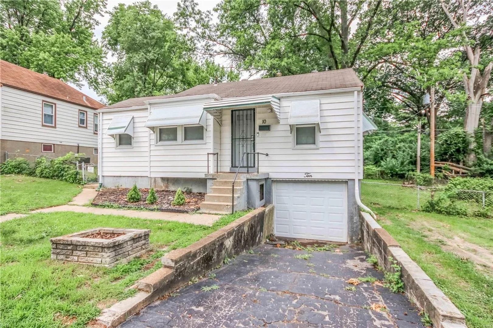 Jennings House: 10 Lamar Dr