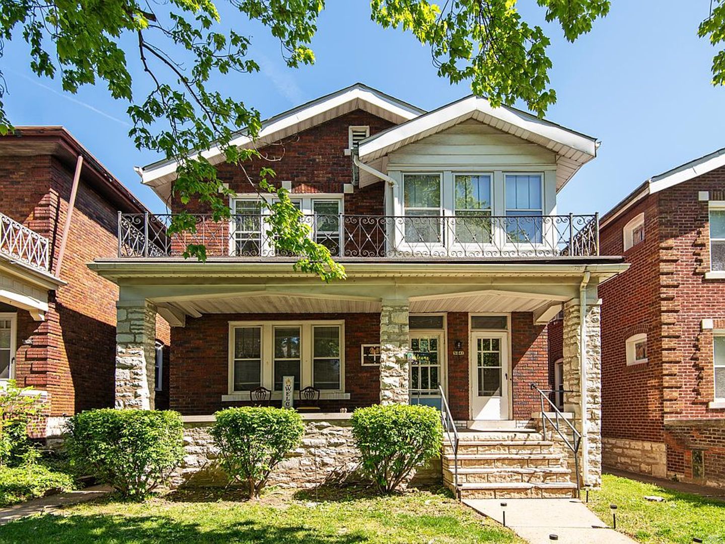 Saint Louis Apartment: 5041 Lindenwood Ave