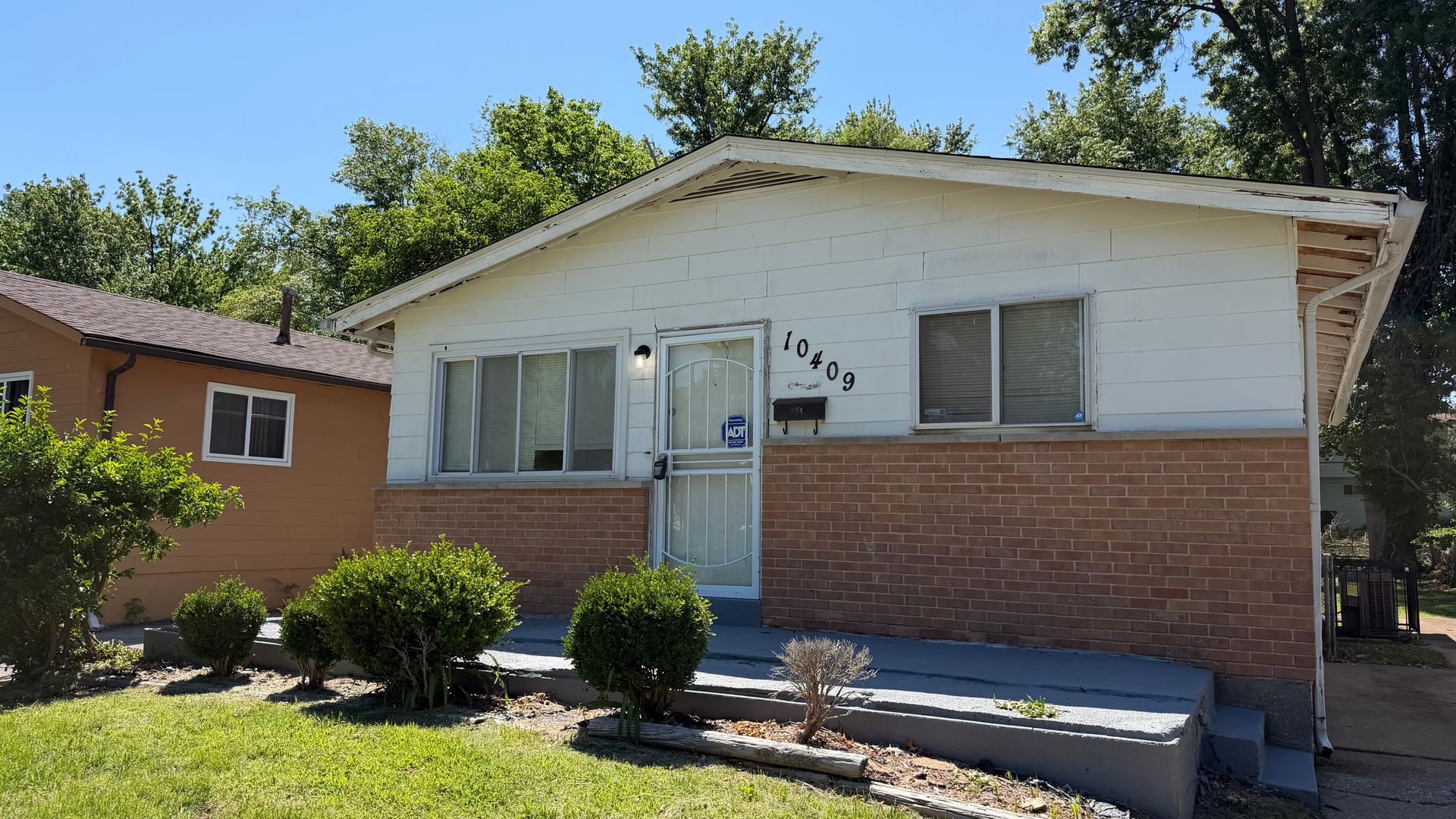Saint Louis House: 10409 Count Dr