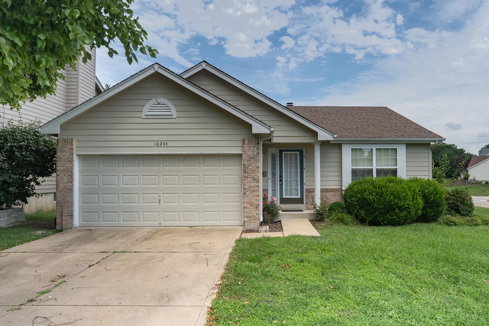 Wildwood House: 16944 Hickory Crest Dr