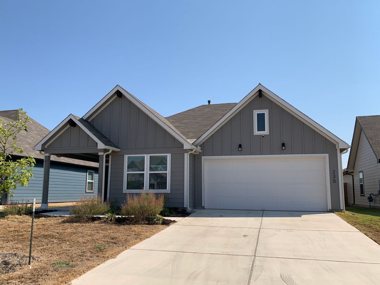 Hutto House: 235 Sweetwater creek ln