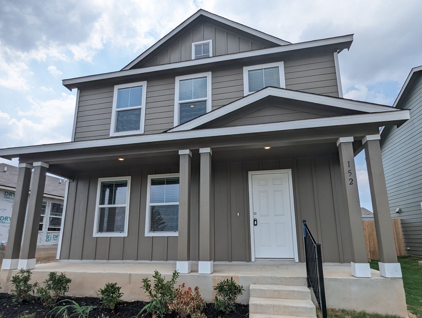 Kyle House: 152 Avre Loop