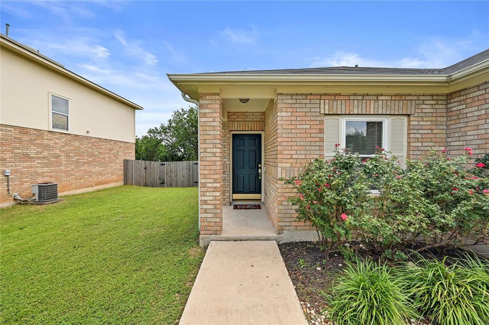 Leander House: 808 N Creek Blvd