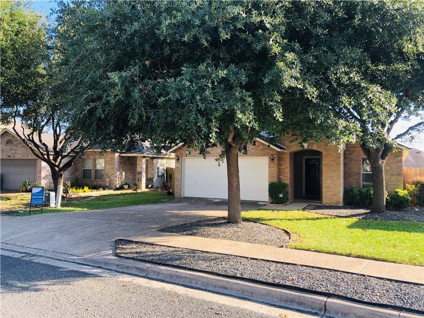 Round Rock House: 1304 Water Spaniel Way