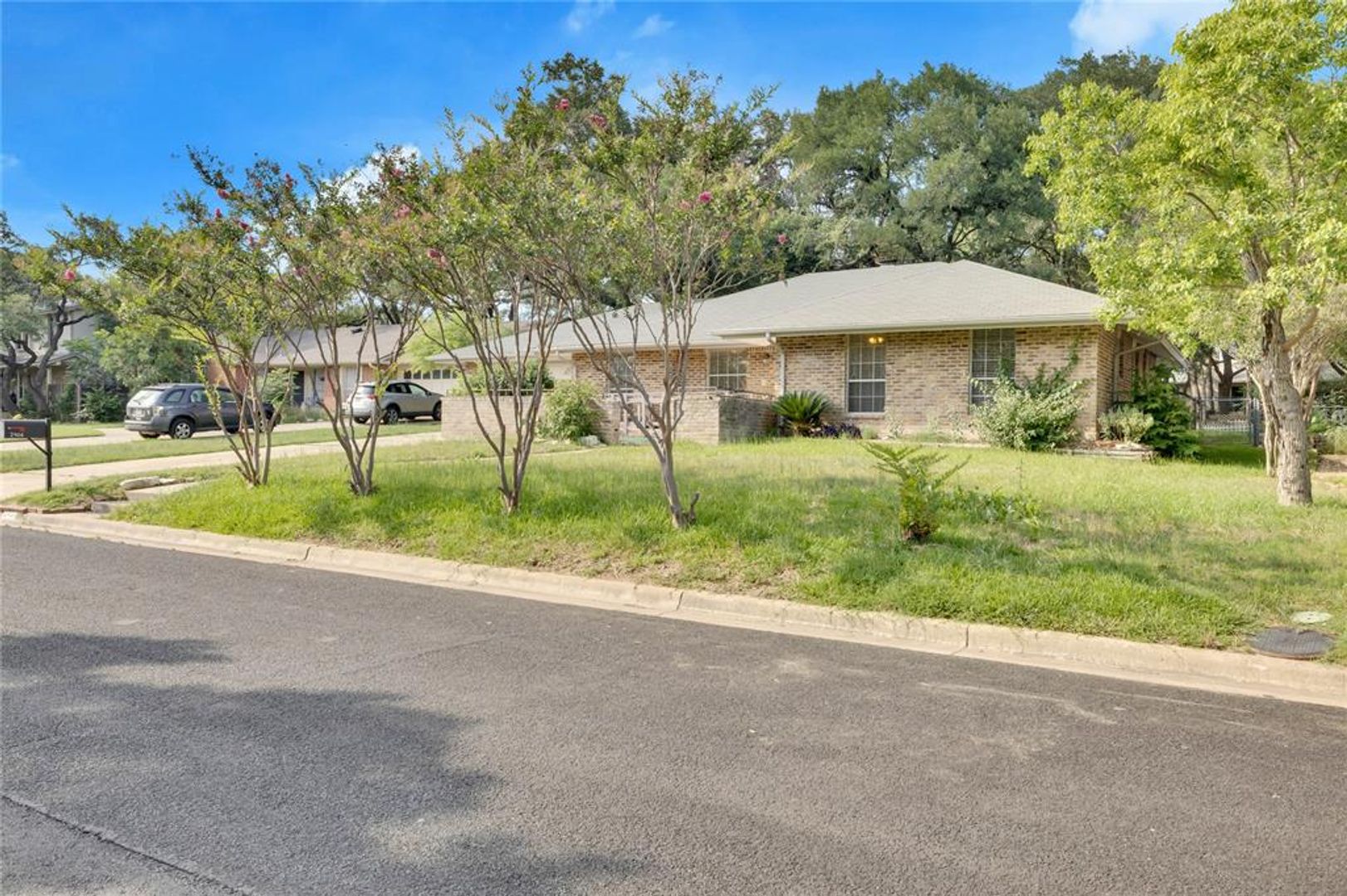 Austin House: 2406 Sheri Oak Ln