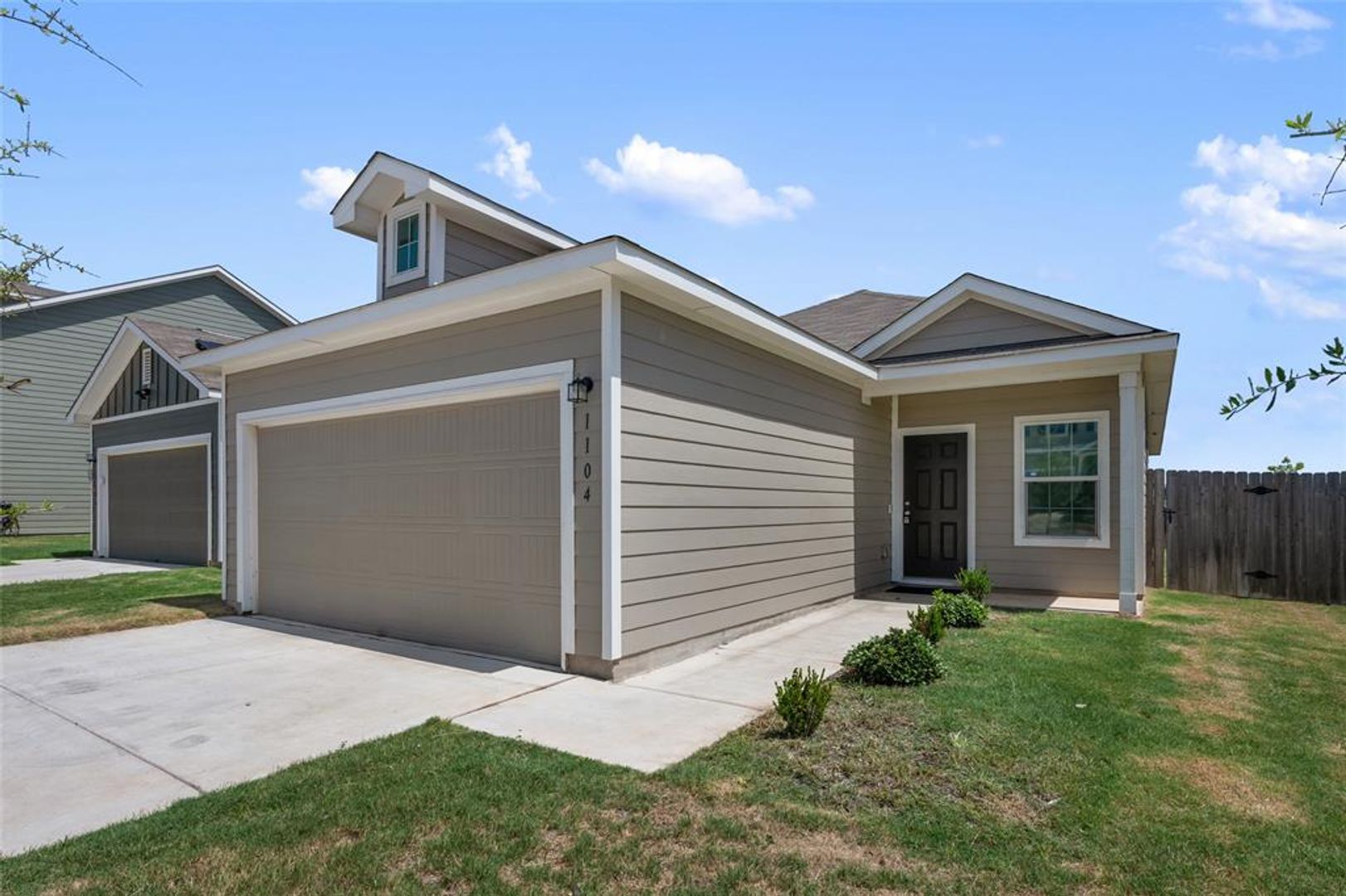 Bastrop House: 1104 Cattail Ln