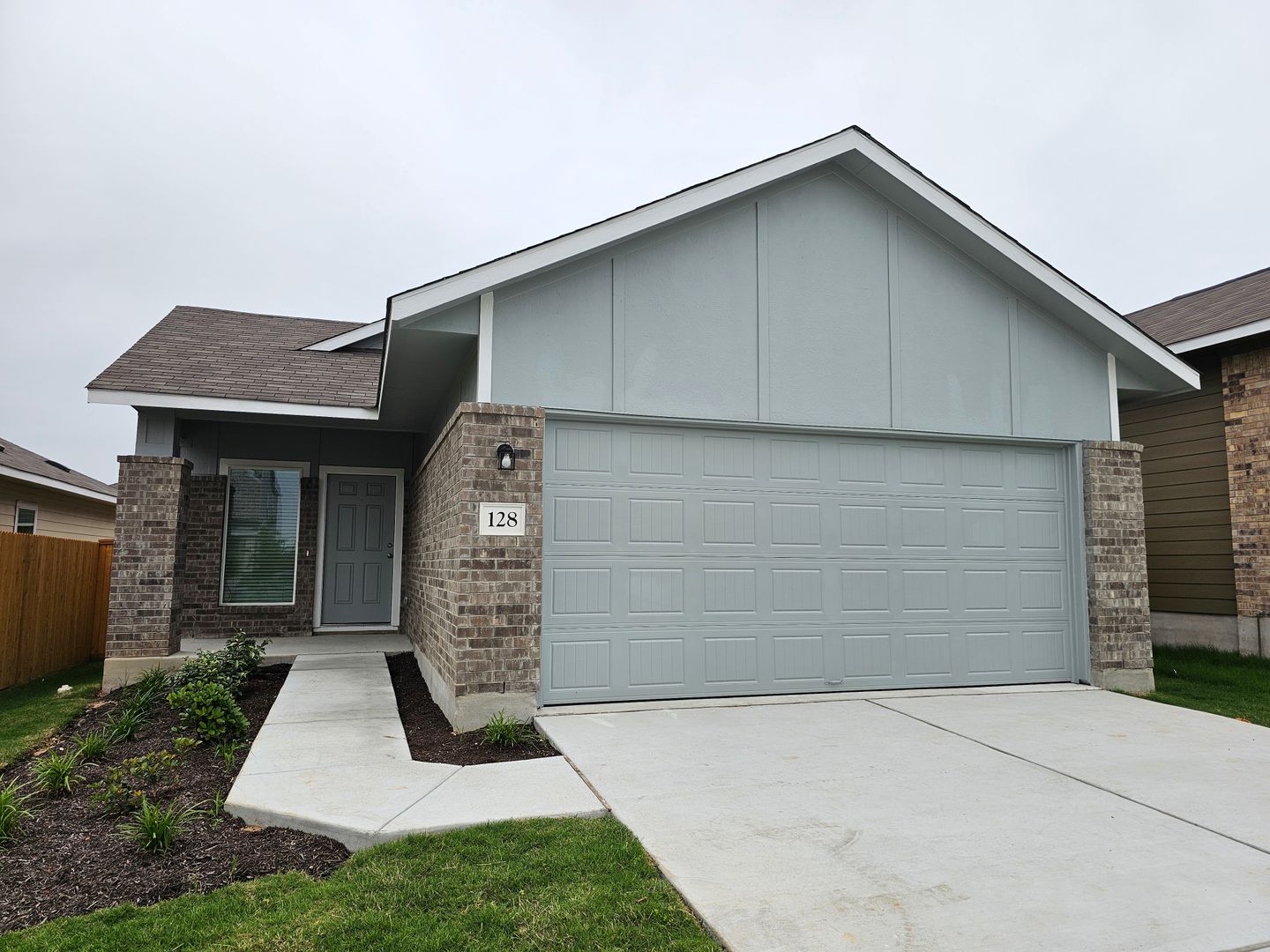 Jarrell House: 128 Dollars Dr