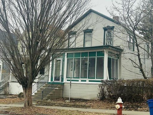 Private bedroom available in clean, well maintained home - Utilities included!