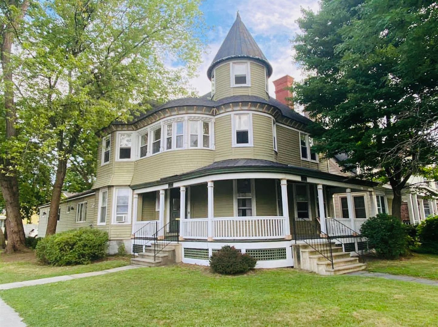 Albany Apartment: 161 South Lake Ave.