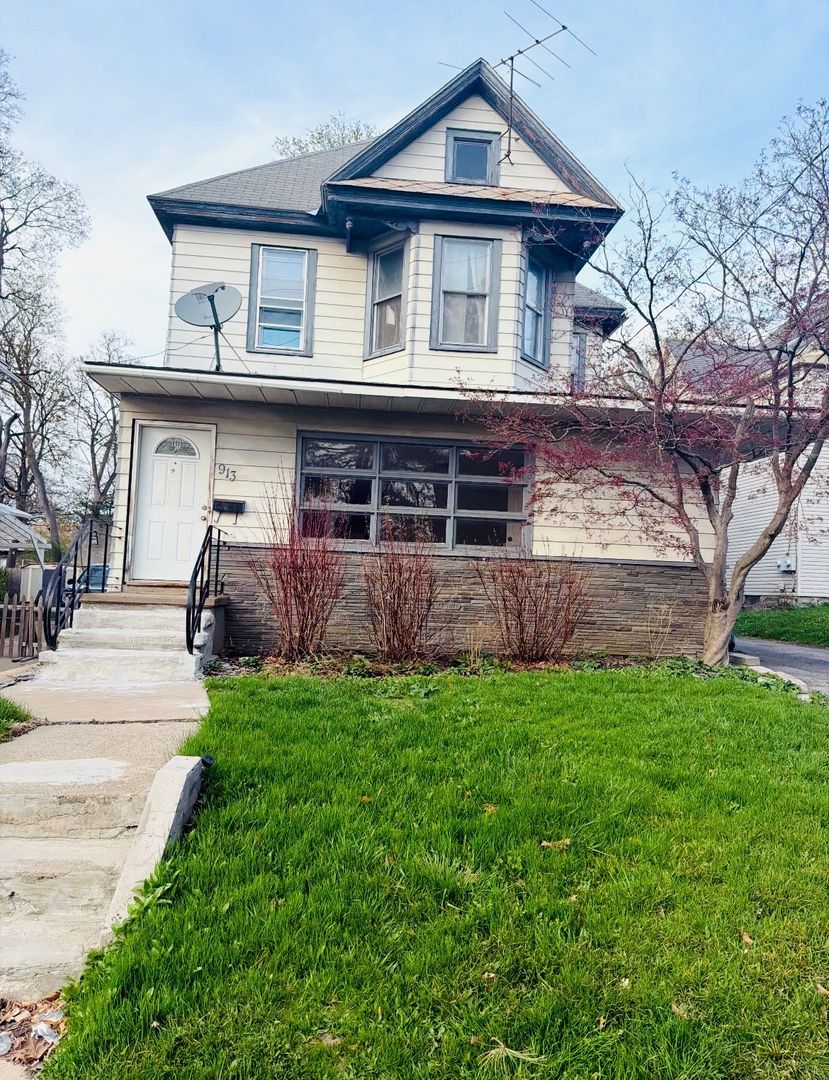 Schecectady Apartment: 913 Nott St.