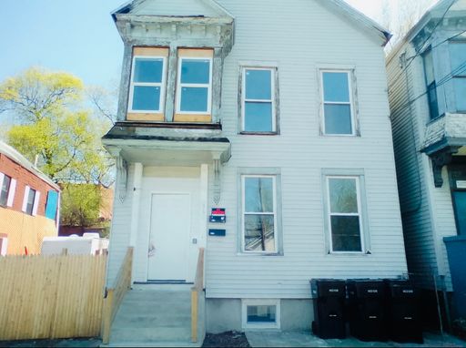 Three‑bedroom apartment in the heart of Troy, NY – photo 1