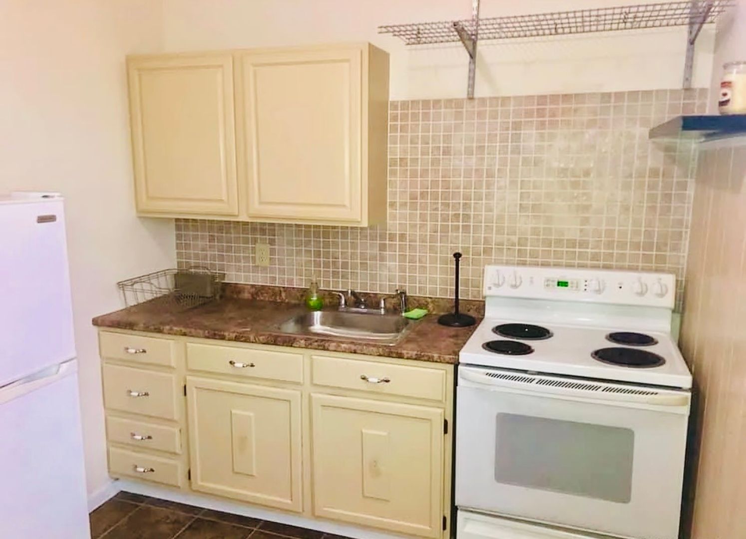Schecectady Apartment: 913 Nott St.
