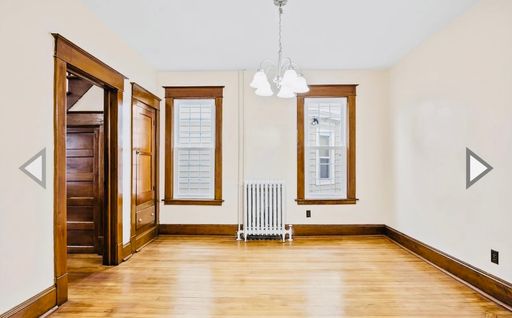 Private room available in clean, well maintained home - UTILITIES INCLUDED – photo 1