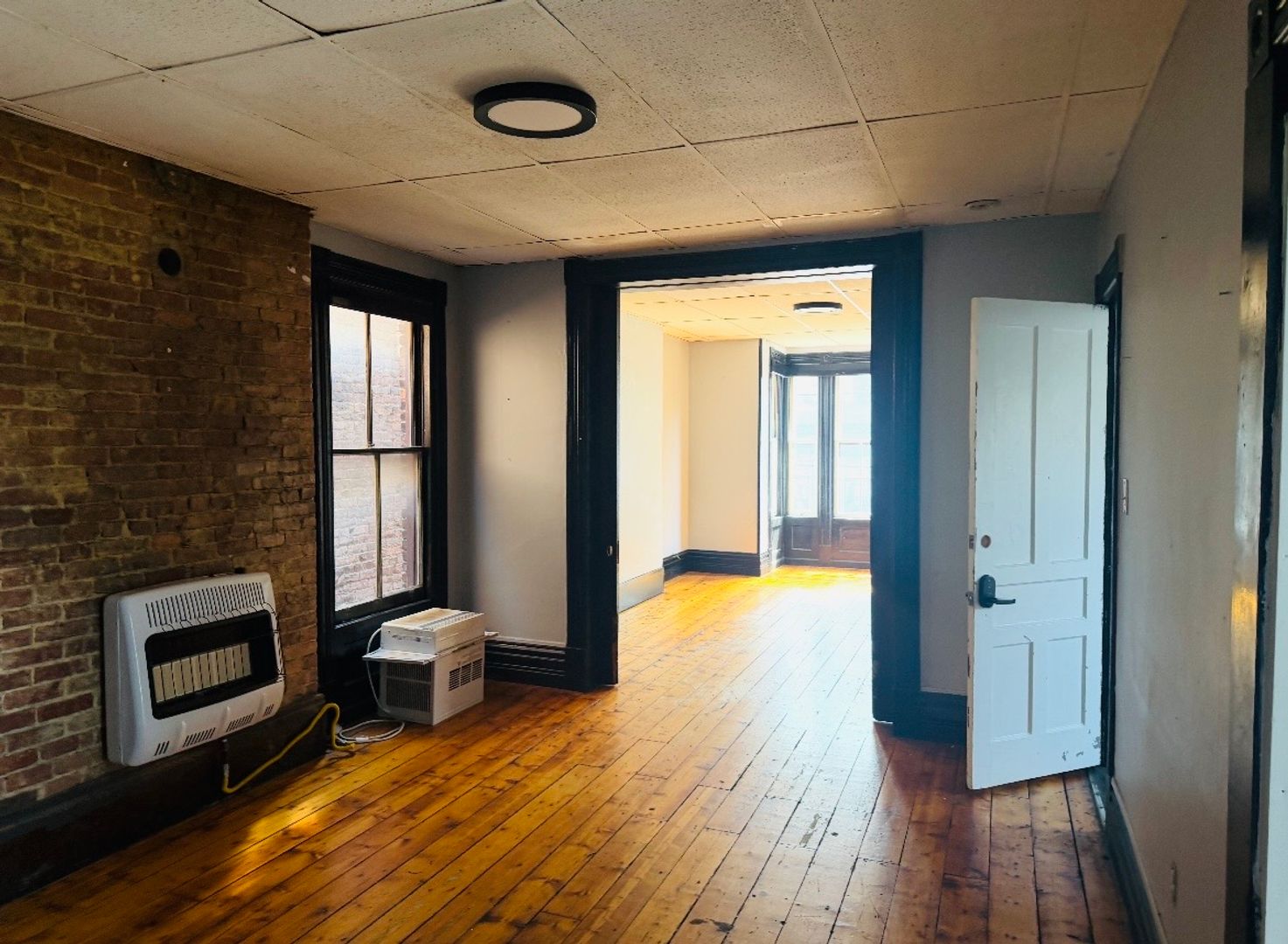 Troy Apartment: 3275 6th Ave